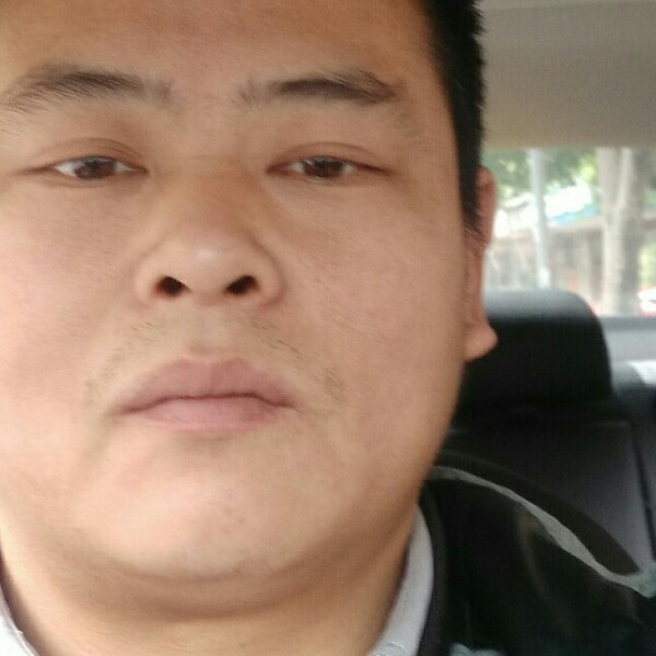 不解的拿麦片的照片