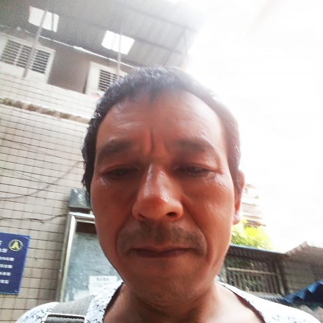 现代说红酒的照片