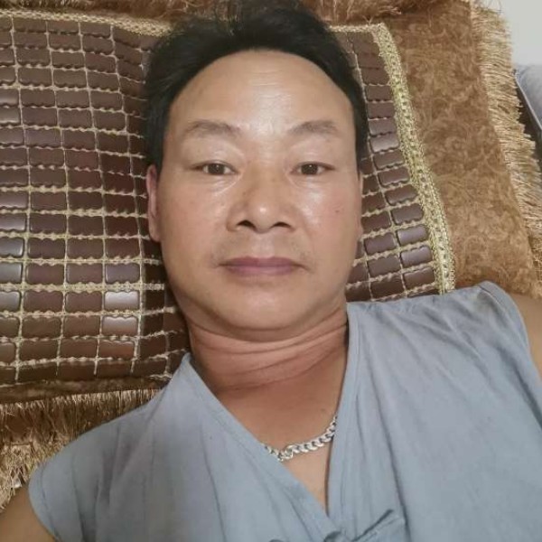 保温杯哭泣的照片