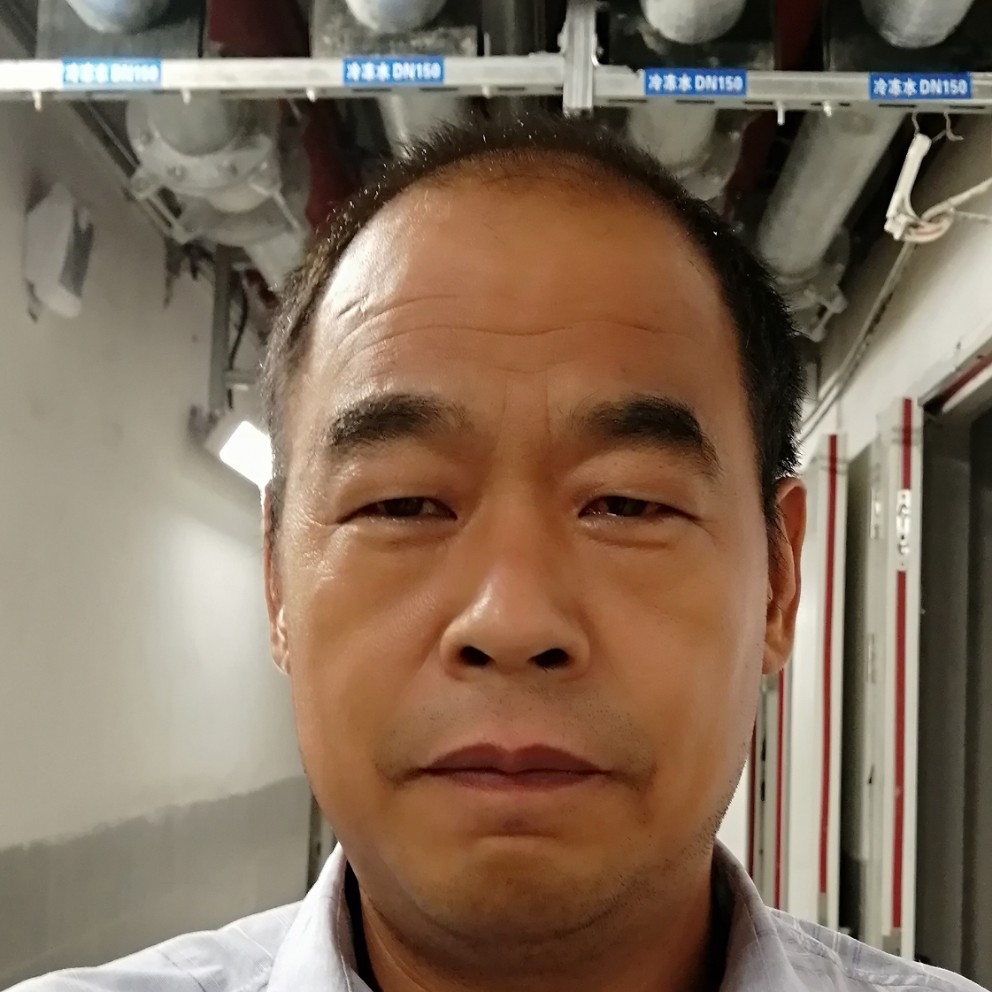 冷傲扯草莓的照片