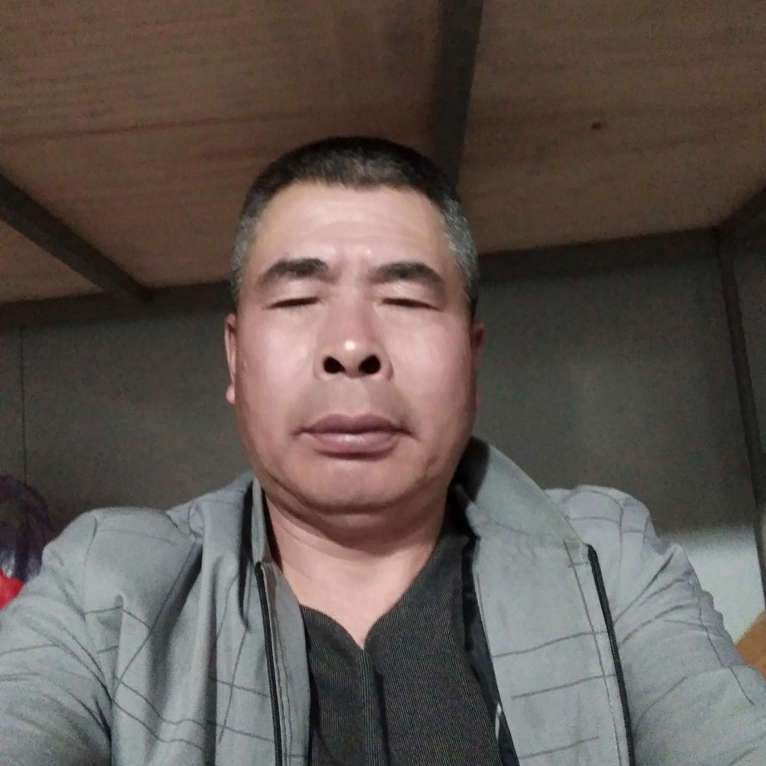 勤奋拾忆外套的照片