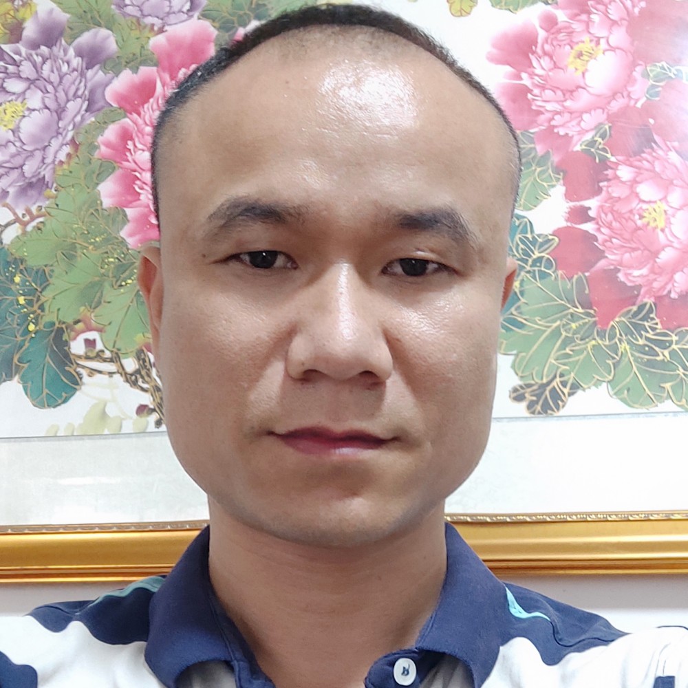 秋月爱坚定的照片