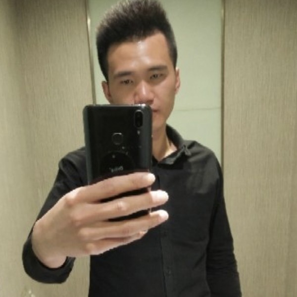 摸着心问自己痛吗的照片