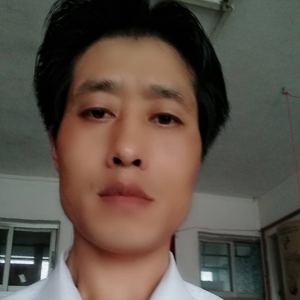 称心拿月光的照片