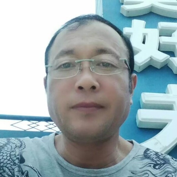 爱撒娇倾心戒指的照片