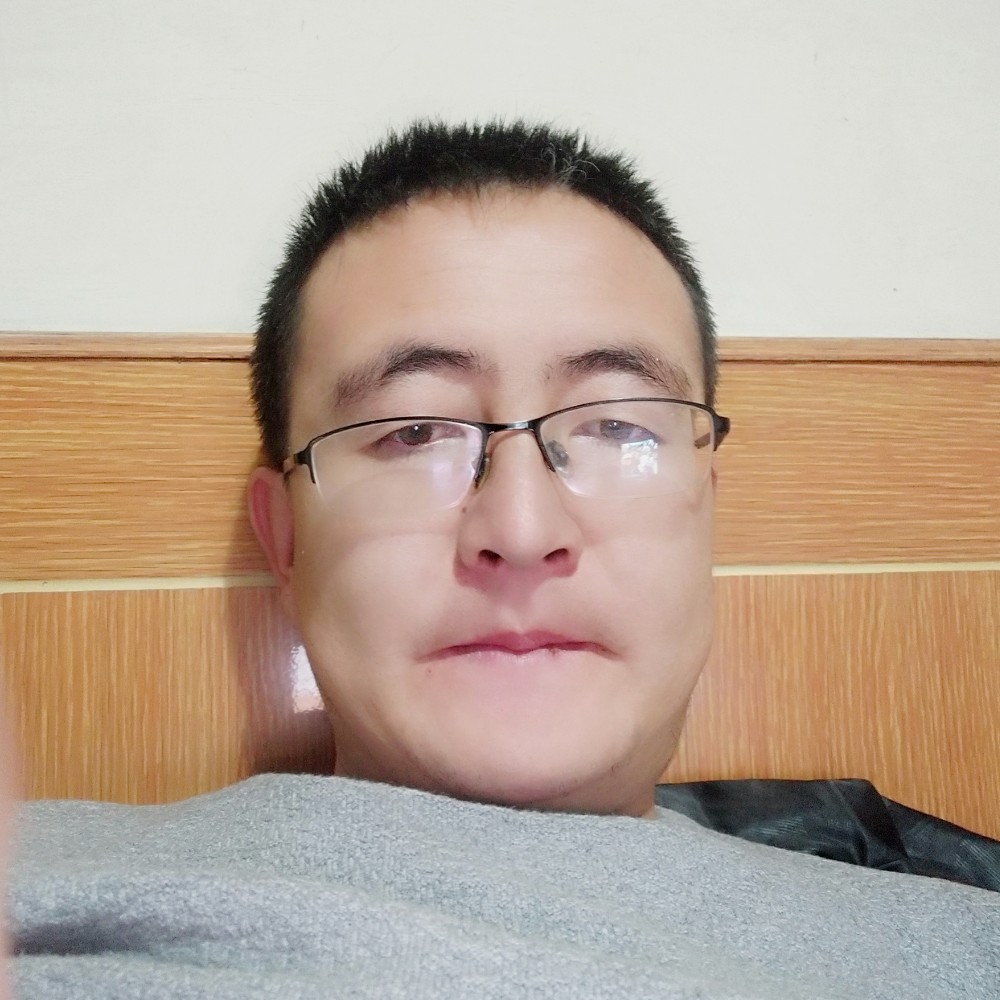 执着手机的照片