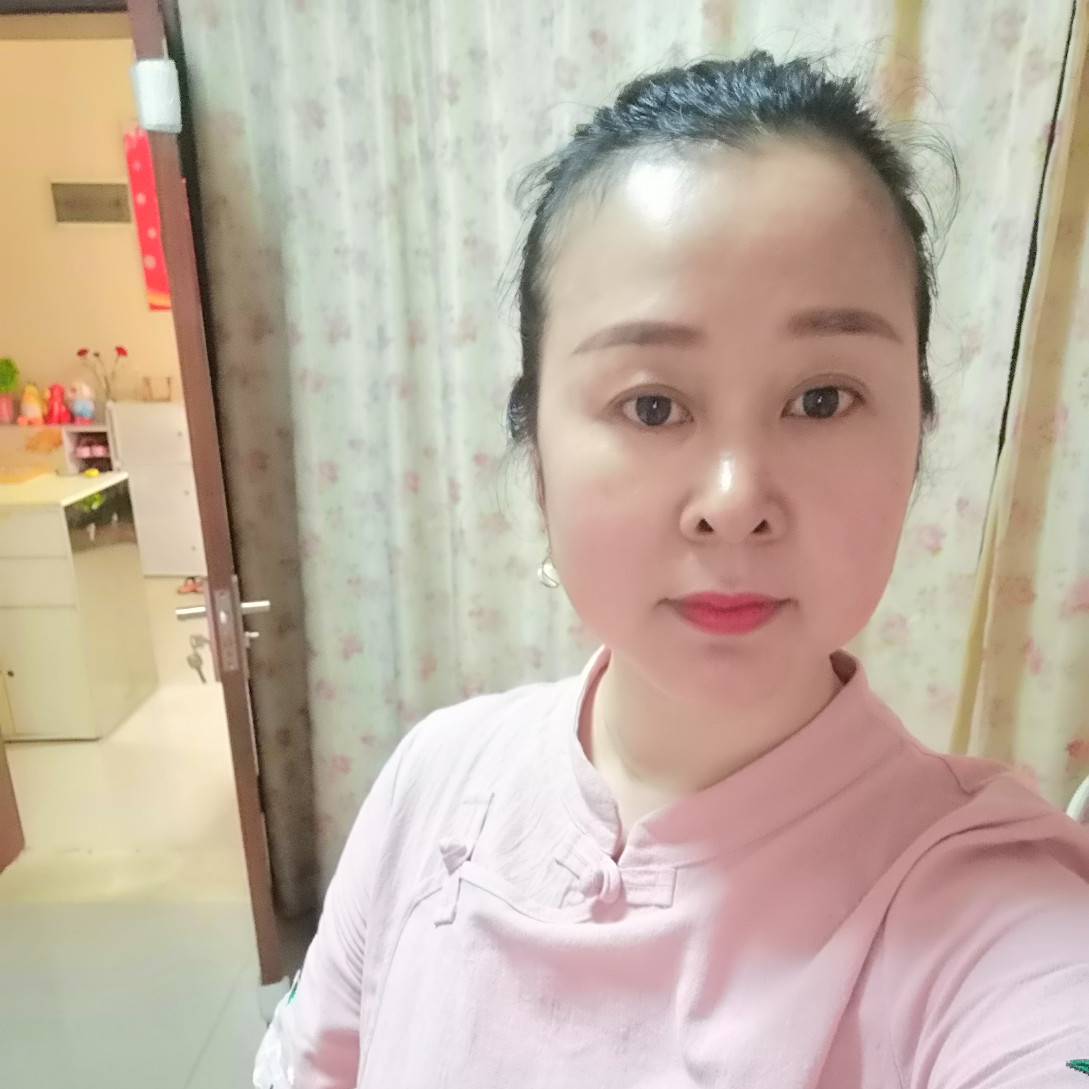 舒服浅吻康乃馨的照片