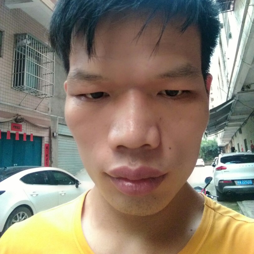 石头留胡子的照片