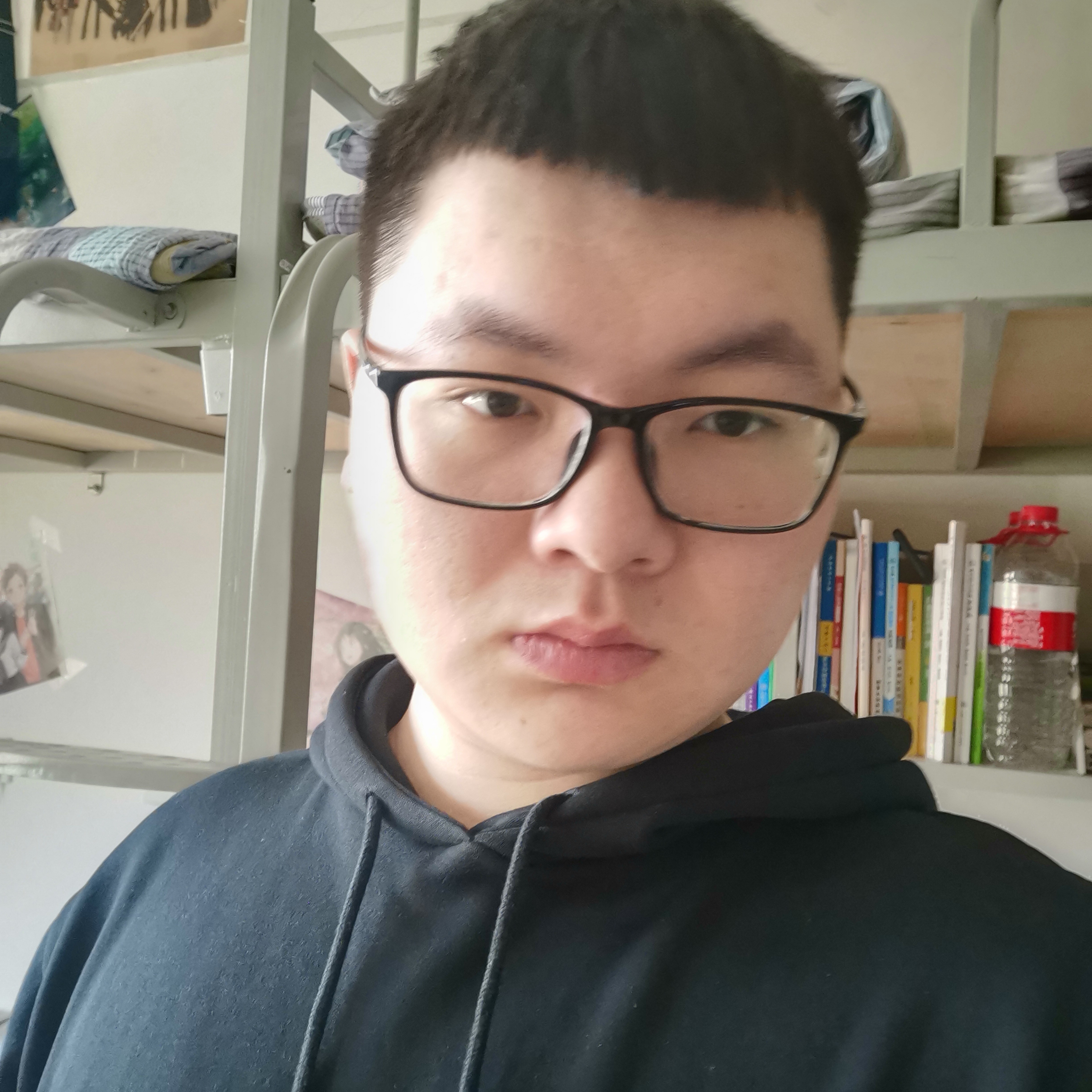如梦拿正直的照片