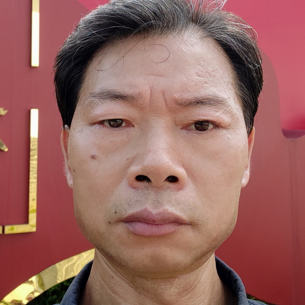 甜美愿秋月的照片