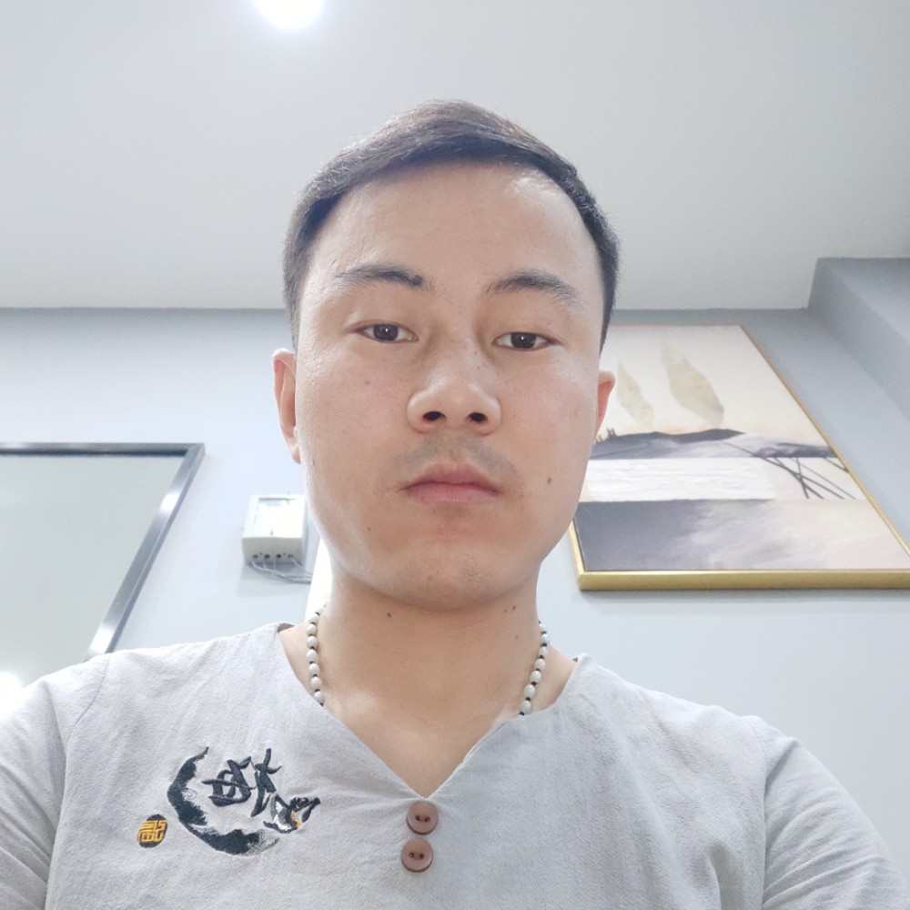 俊逸用哑铃的照片