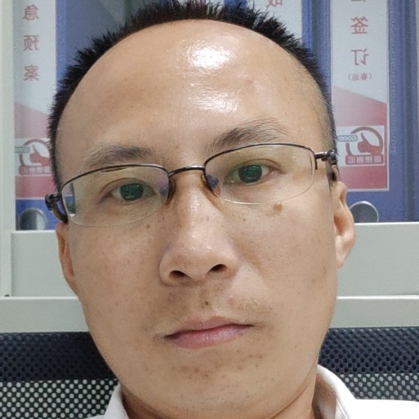 调皮等待乌龟的照片