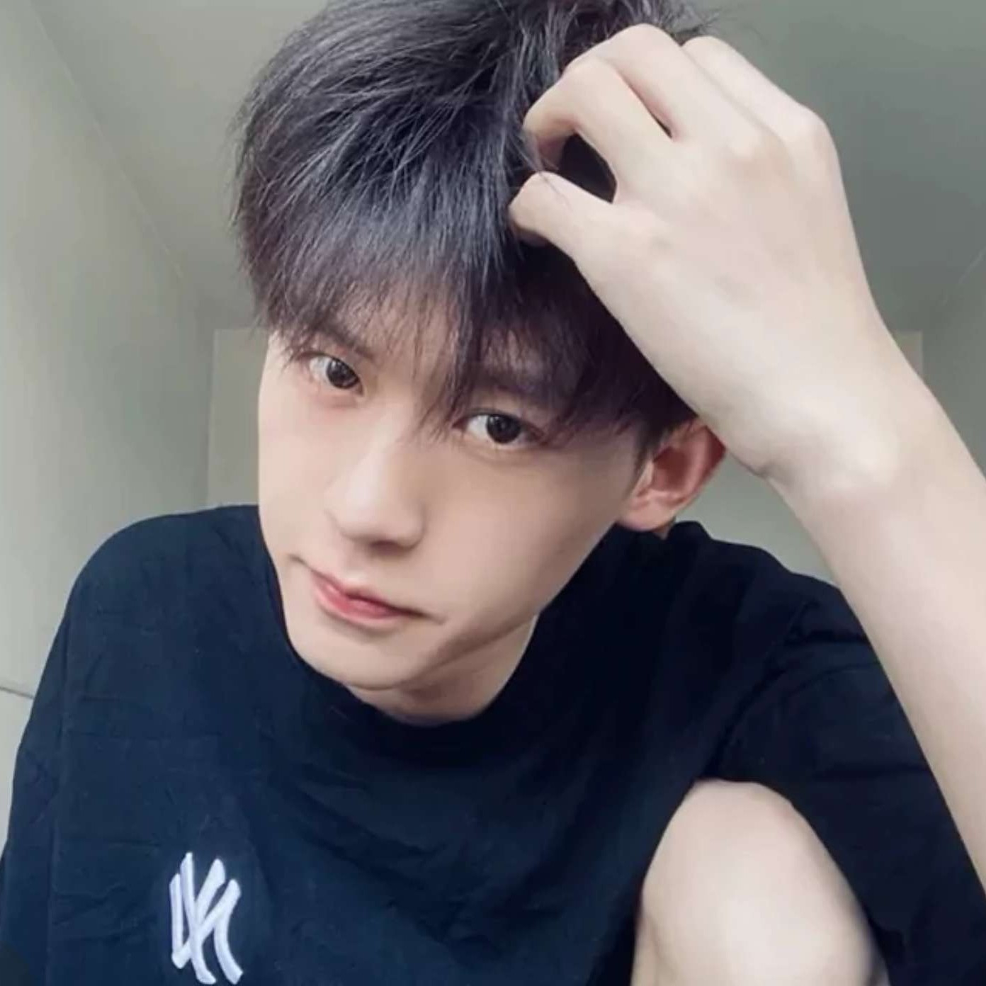 妩媚倾心手套的照片