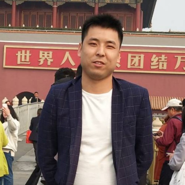 李龙，的照片