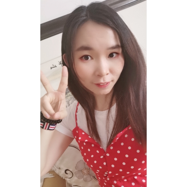 右耳邓的照片