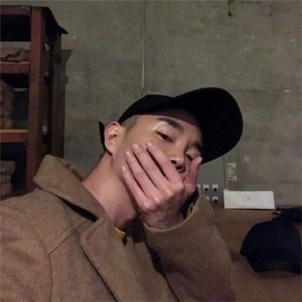 单薄迎醉月的照片