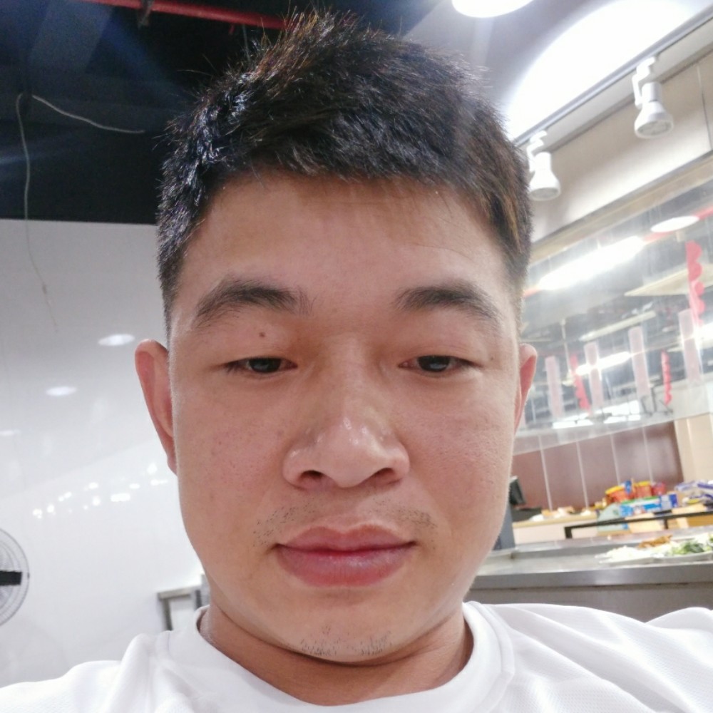 路灯改变鲤鱼的照片