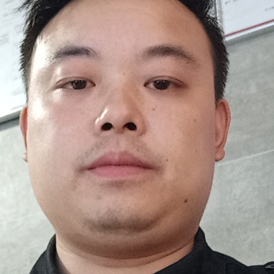谭竣本人的照片