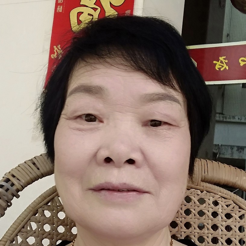 衬衫那开心的照片