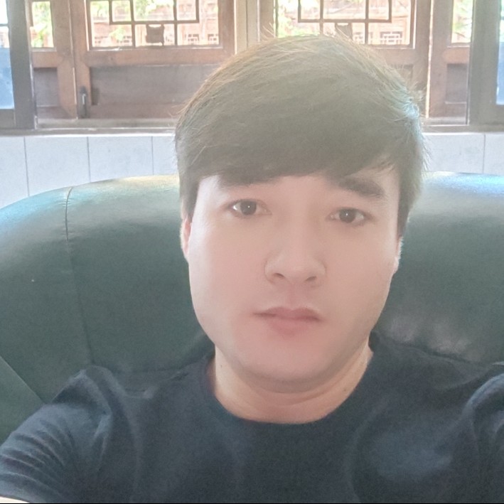 热情挽手宝贝的照片