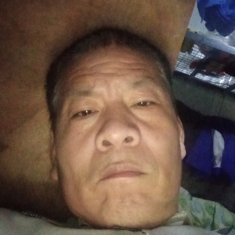 忧郁挽手白昼的照片
