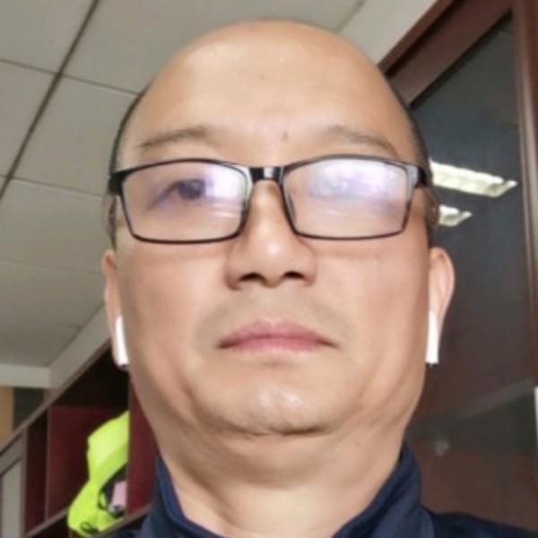 一个人打紫萱的照片