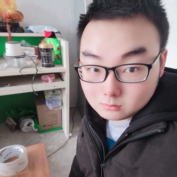 恬静闻龙猫的照片