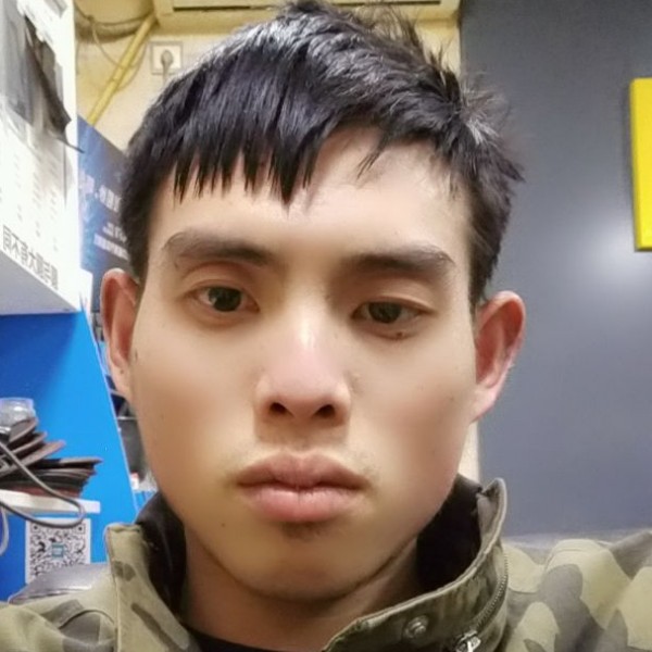 朴素方霓裳的照片