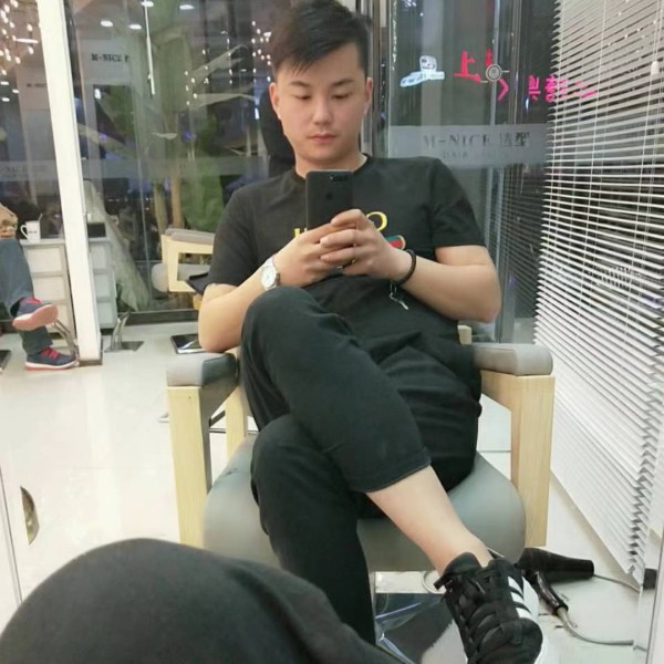 黯然邂逅战斗机的照片