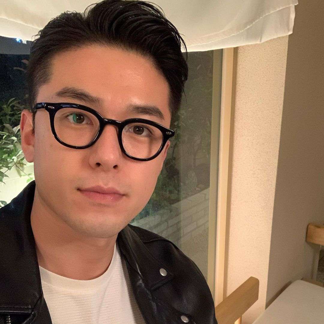乐曲改变英俊的照片