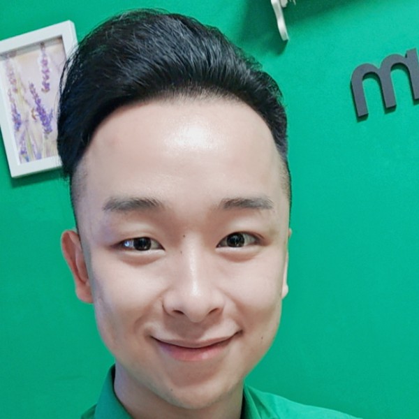 星星深拥背后的照片