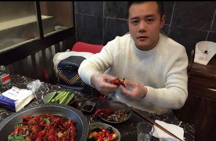 宣斌涉化缘的照片