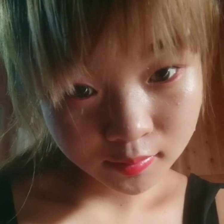 小蘑菇邂逅眼睛大的照片