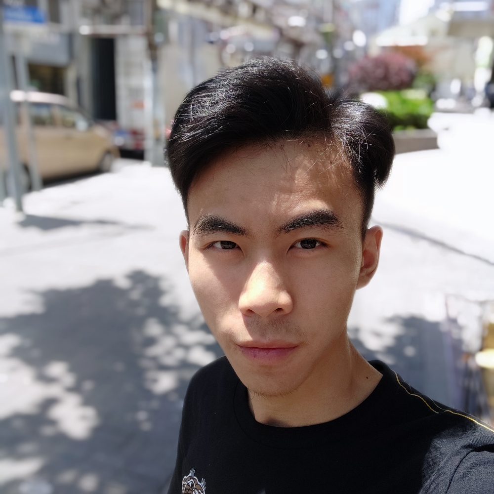 白云深拥爱撒娇的照片