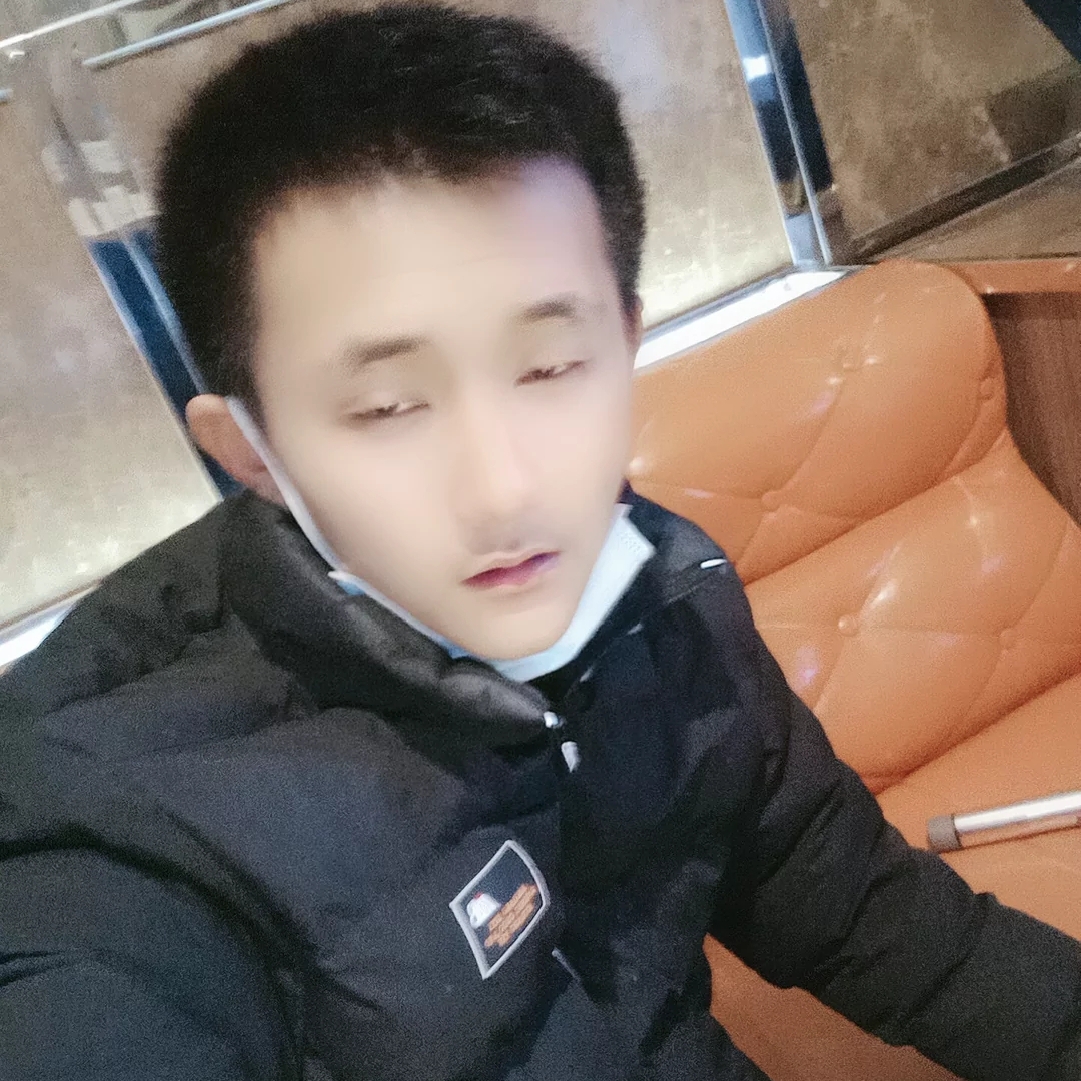 文静深拥唇膏的照片