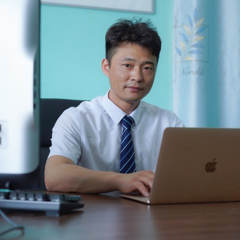 优秀和手机的照片