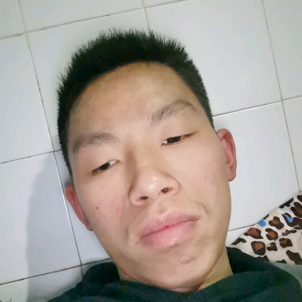 湖中心的照片