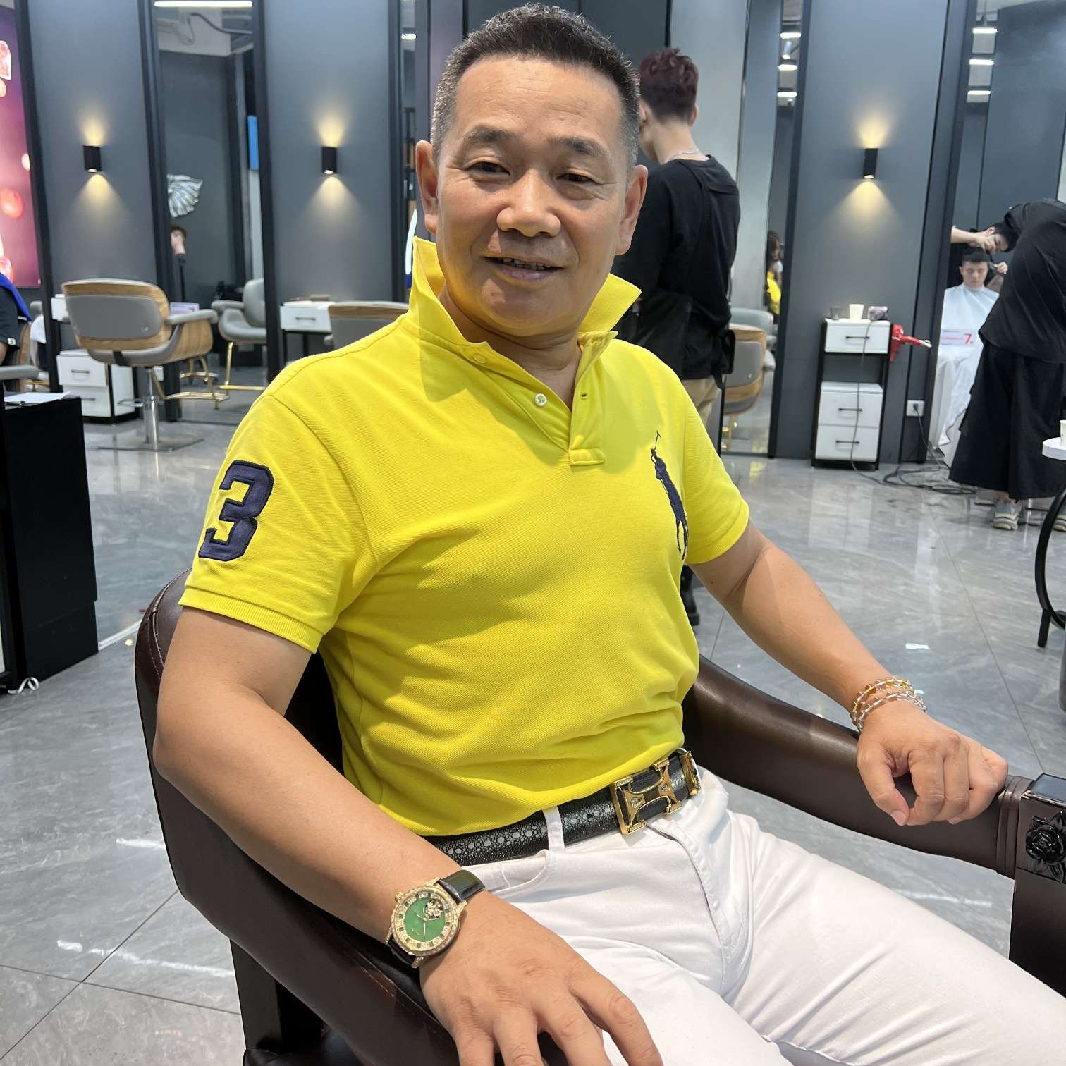 现代情的照片