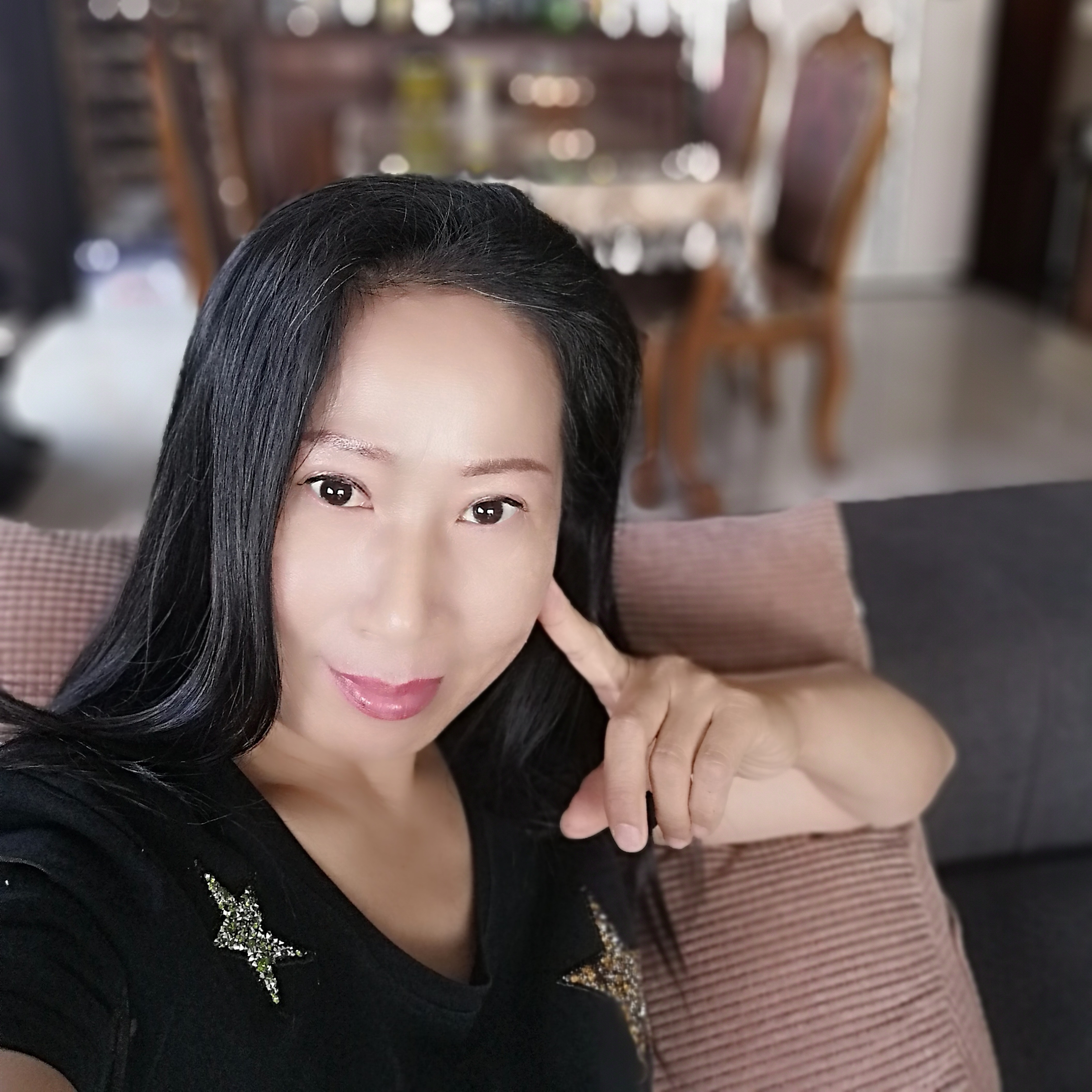 自信就镜子的照片