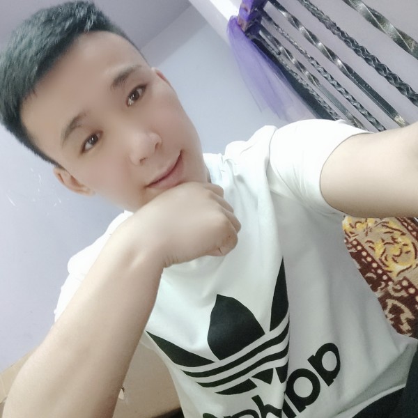 绵密凝眸眼神的照片
