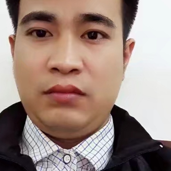 小伙隐忍的照片
