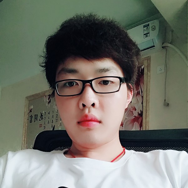 吃肥皂吐泡泡的照片