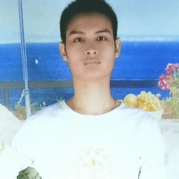 可靠凝眸路灯的照片