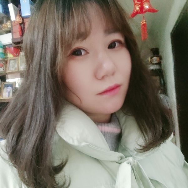小懒猪的雪白的照片