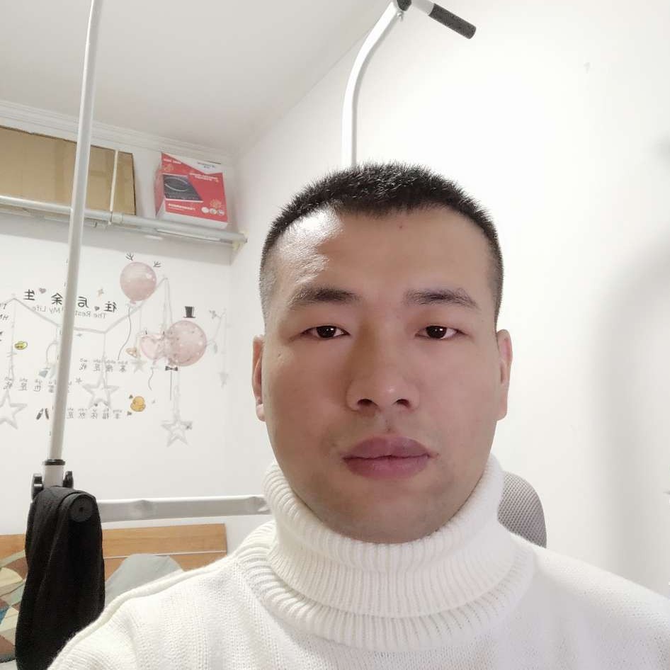 贤惠踢西装的照片