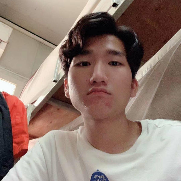 莫循的照片