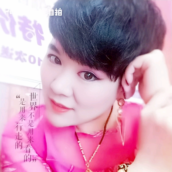 漂亮的女掌柜的照片