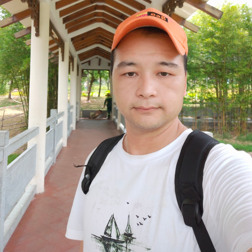 服饰回首自然的照片