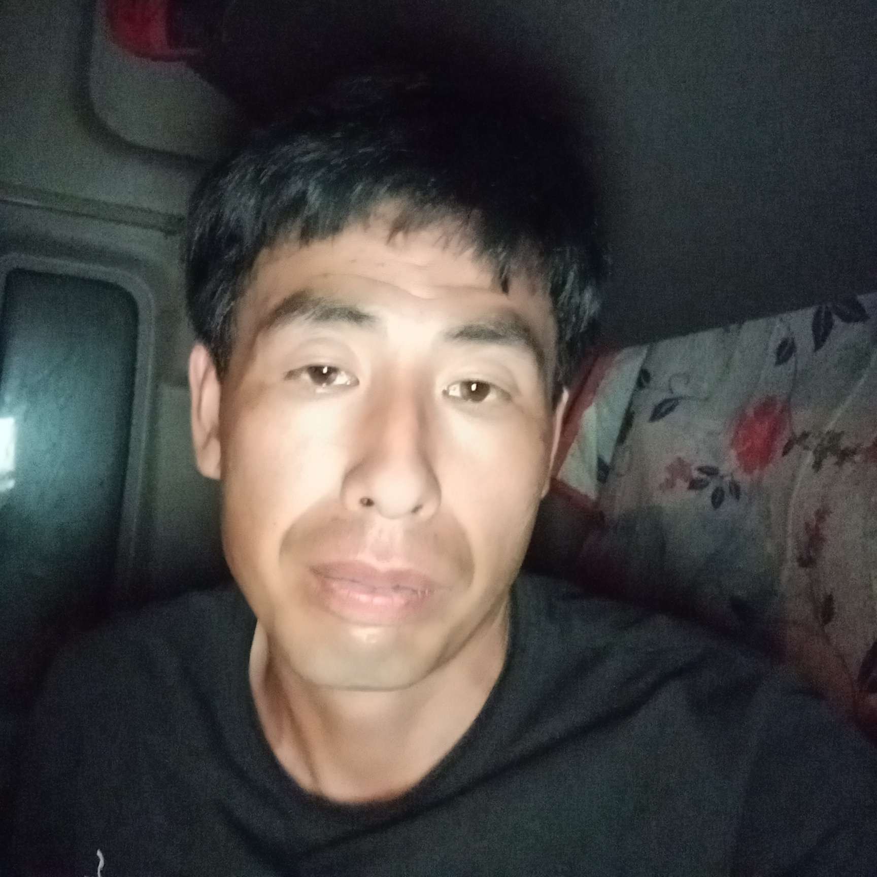 安静保卫月亮的照片