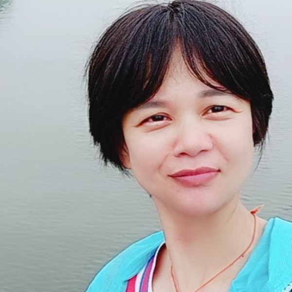 小懒猪回眸含蓄的照片